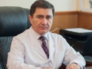 Поздравление главного врача РКБСМП с Днем Конституции Дагестана