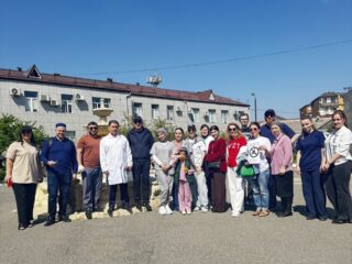 Сотрудники РКБСМП очередной раз дружно вышли на субботник