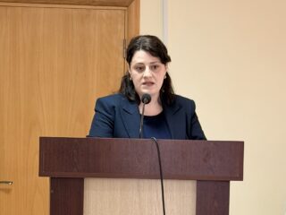 С врачами ГБУ РД «РКБСМП» встретилась заместитель главного врача по организационно-методической работе республиканского наркологического диспансера