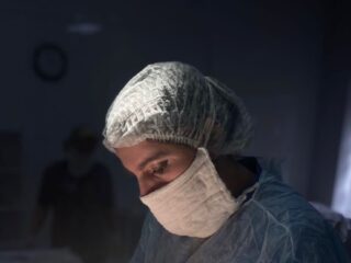 Женщина со скальпелем. Женщины в хирургии: как совместить личную жизнь и карьеру.
